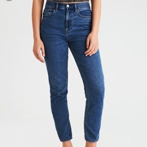 AMERICAN EAGLE MOM JEANS